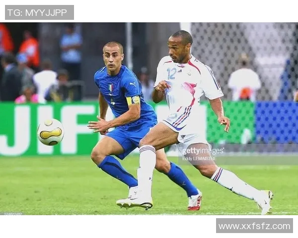 扎辫子后卫足球明星的传奇之路与场上风采的完美结合